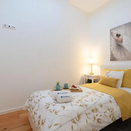 Host Wise - Elegant Colorful House W Private Terrace Holiday home