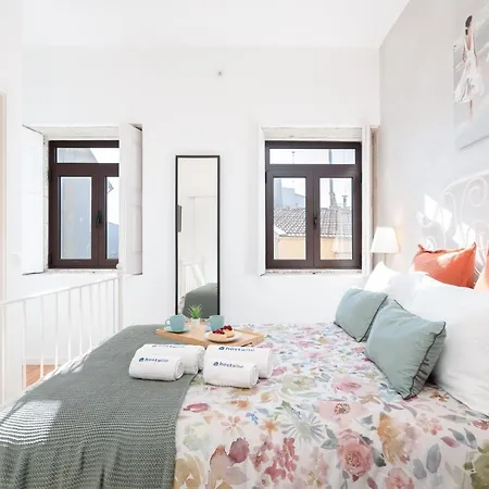 Nyaraló Host Wise - Elegant Colorful House W Private Terrace *