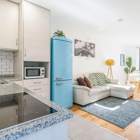 Host Wise - Elegant Colorful House W Private Terrace Vakantiehuis *