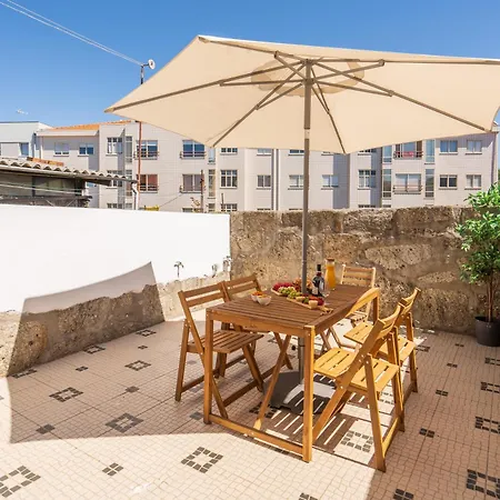 Host Wise - Elegant Colorful House W Private Terrace Nyaraló Porto