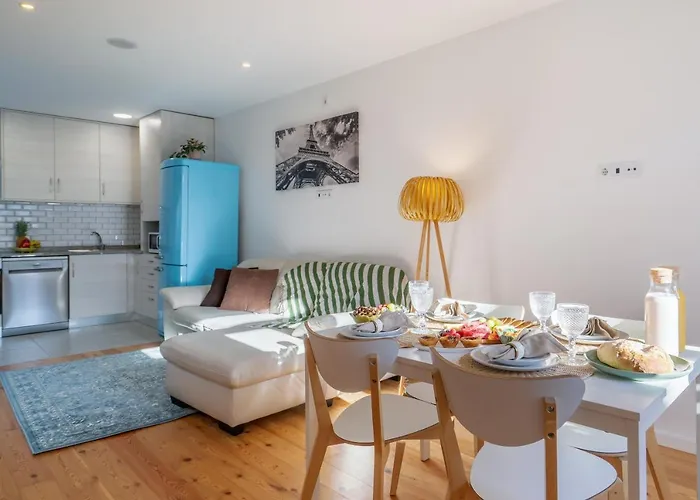 Host Wise - Elegant Colorful House W Private Terrace بيت للعطل بورتو