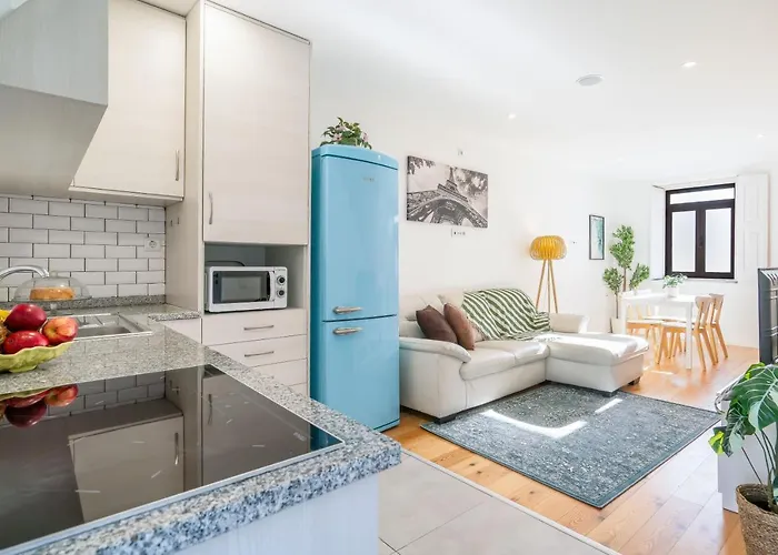 Host Wise - Elegant Colorful House W Private Terrace بيت للعطل *