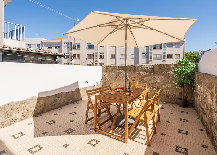 Host Wise - Elegant Colorful House W Private Terrace بيت للعطل بورتو