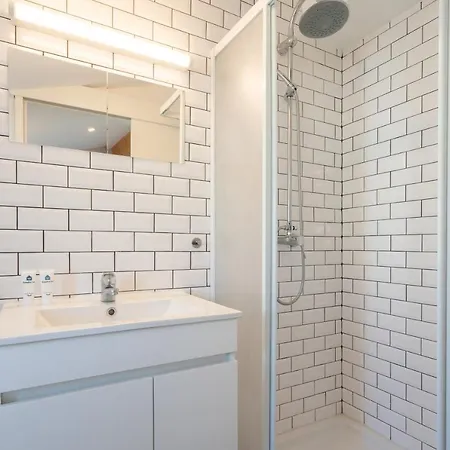 Host Wise - Elegant Colorful House W Private Terrace 波尔图