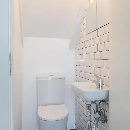 Host Wise - Elegant Colorful House W Private Terrace 波尔图