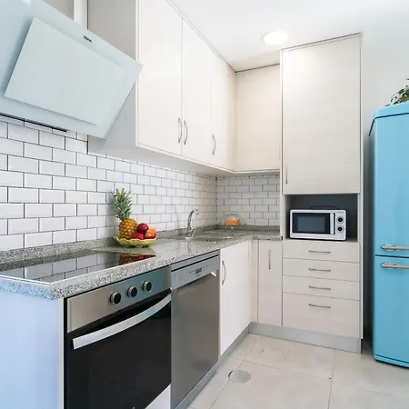 Host Wise - Elegant Colorful House W Private Terrace 度假居 波尔图