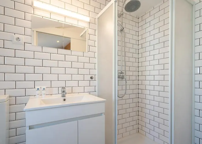 Host Wise - Elegant Colorful House W Private Terrace 포르투