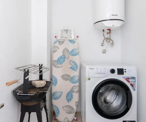 Host Wise - Elegant Colorful House W Private Terrace