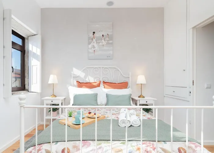 Host Wise - Elegant Colorful House W Private Terrace Tatil Evi