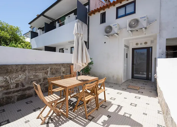 Host Wise - Elegant Colorful House W Private Terrace 포르투