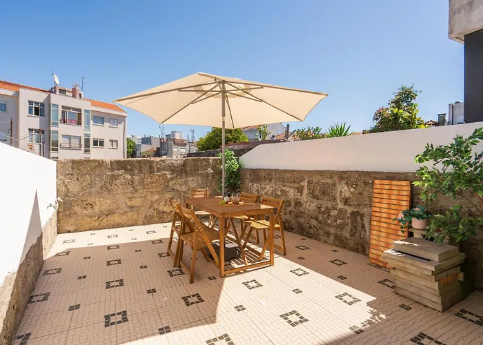 펜션 Host Wise - Elegant Colorful House W Private Terrace 포르투