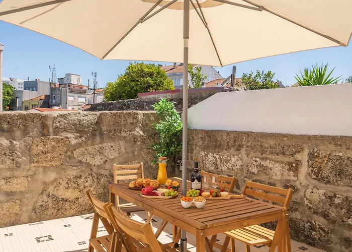 Host Wise - Elegant Colorful House W Private Terrace 포르투