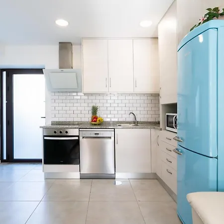 Host Wise - Elegant Colorful House W Private Terrace * Oporto