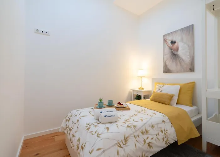 Host Wise - Elegant Colorful House W Private Terrace Ferienhaus