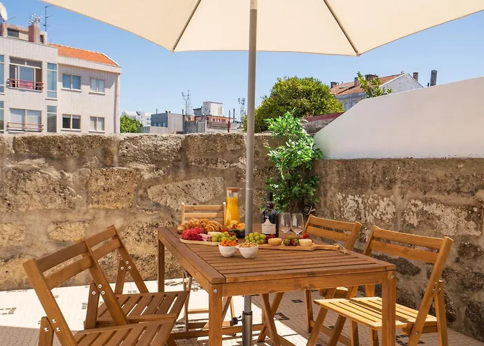 Host Wise - Elegant Colorful House W Private Terrace